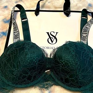 Victoria’s Secret very sexy shine strap brand new condition never worn